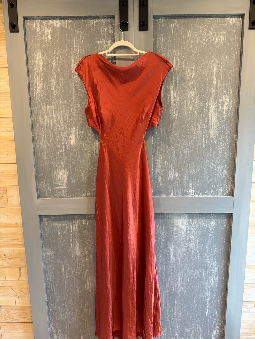 Selfie Leslie Satin Open Back Maxi Dress in Autumn Red NWT - Picture 3 of 8
